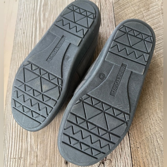 Minnetonka Sheepskin Hardsole Slipper sz 8M - Picture 4 of 5